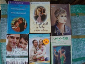 staré Harlequiny-milostné romány pro ženy a dívky-Desire - 10