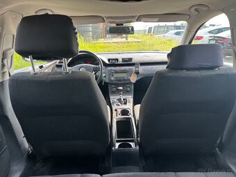 Volkswagen Passat 1.6i - 10