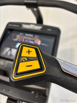 MATRIX Endurance LCD – profesionální schodový trenažer - 10