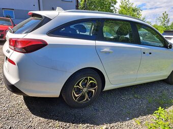 Hyundai i30 1.6 crdi r.v 2018 havarovane pojizdne - 10