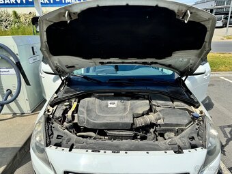 VOLVO V60 2.0 2011 - 10