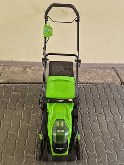 Kvalitní akumulátorová rotační sekačka na trávu GreenWorks - 10