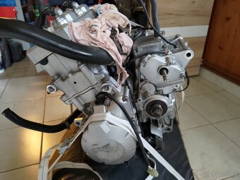 Prodám kompletní motor Yamaha Fazer 600 - 10