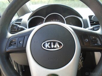 Kia Venga 1.4 66 kW - 10