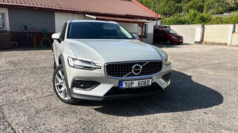 Prodám Volvo V60 cross country, nez.topení, odpočet DPH - 10