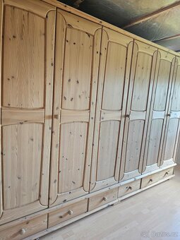 Skříň Celodřevená Jitona Art - 10