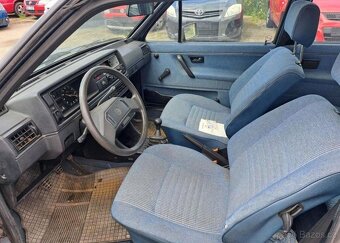 Volkswagen Golf 1,6 D nafta manuál 40 kw - 10