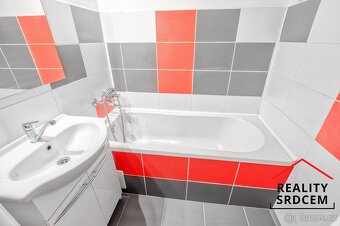 Pronájem částečně zařízeného bytu 2+kk se šatnou, 49 m2, ul. - 10