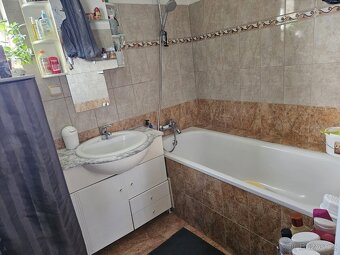 Dvougenerační dům na pozemku 1750 m2, Ládví - Kamenice - 10