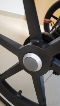 Thule Urban Glide 2 (2023) s korbičkou. - 10