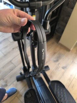 Profi eliptický trenažér HouseFit Motio 80i Train - 10