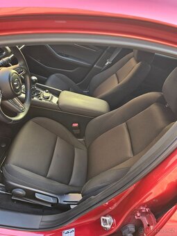 MAZDA 3 2,0 132kw, 12/2019, 38t.km, HUD, navi, keyless, 18" - 10
