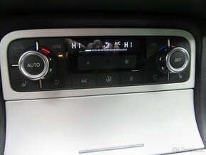 VW TOUAREG 3.0TDi 180kw r.v.2013 nový v čr,po 1.maj.DPH - 10