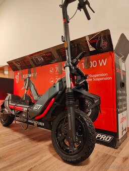 Segway Ninebot ZT3 PRO, úplně nova elektrokoloběžka, 40km/h - 10