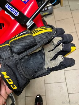 Hokejová výzbroj - 10