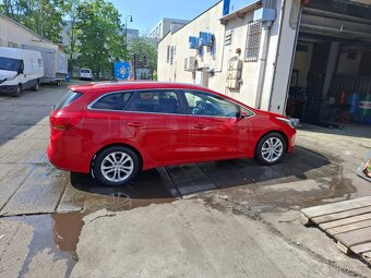 KIA CEED SW 1,6 CRDI 94KW - 10