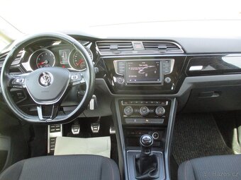 Volkswagen Touran 1.2TSi 81kW TAŽ Z. L+Z PNEU 2017 - 10