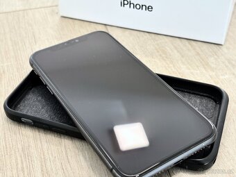 Apple iPhone 11 256GB černý - 10