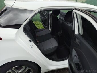 Hyundai i20 1.2 benzín, 56000km, TRIKOLOR PREMIUM PLUS - 10