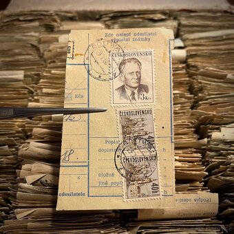 3 krabice výstřižků známek ČSR II - 10