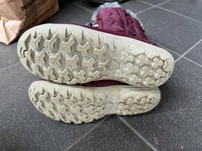 PRODÁNO,DÍVČÍ NEPROMOKAVÉ SNĚHULE QUECHUA,DECATHLON,VEL.37 - 10