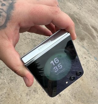 Samsung galaxy Z flip5 - 10