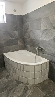 Prodám rodinný dům v perfektním stavu - 10