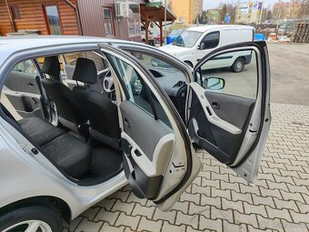 Toyota Yaris - 10