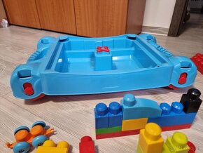 Stolek Mega Bloks včetně kostiček - 10