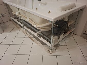 Prodám masážní vanu whirlpool Ravak - 10