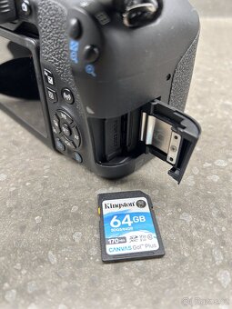 Canon EOS 800D - 10