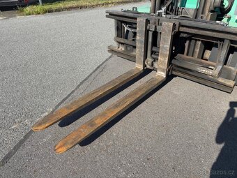 Vysokozdvižný vozík značky Mitsubishi FD70, nosnost 7 T - 10