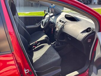 Toyota yaris 1.3 - 10