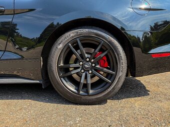 Ford Mustang 5.0 GT - 10