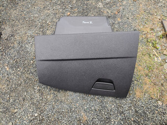 Sedačky, tapeci, koberec... Focus III - 10