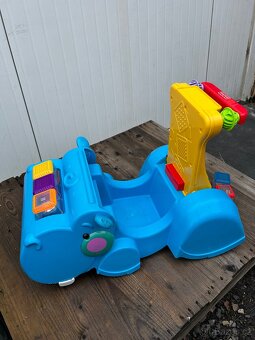 Prodám dětskou kuchyňku ,odstrkovadlo a jiné pro děti - 10