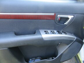 HYUNDAI 4x4 SANTA FE 2.2 CRDi 114kw 2009 nový čr.166 255km. - 10