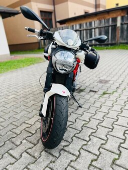 Ducati Monster 696 - 10