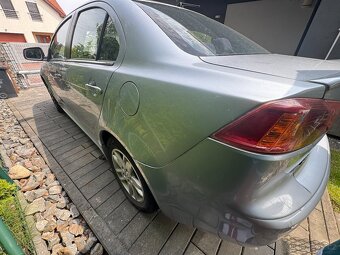 Mitsubishi Lancer 1.5 - 10