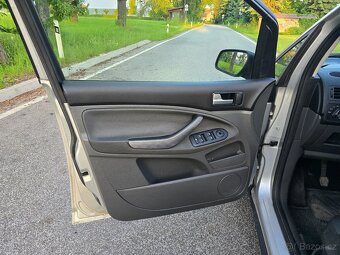 FORD Focus C-Max 1.8i 2007 Tažné, dvě sady kol, klima - 10