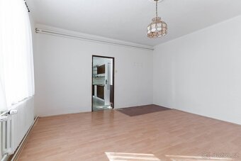Prostorný byt 3+1 s terasou a parkováním / TOP cena za 1 m² - 10