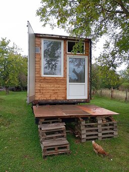 Prodám návěs předělaný na obytný návěs,karavan - 10