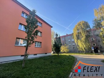 Pronájem zařízeného bytu 1+1 s balkónem, 43 m², ul. Dolní, O - 10