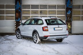 Octavia Combi 2.0 TDI 184k Scout DSG 4x4 - 10