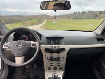 Opel Astra 1,7 CDTi 74kW, rok 2008 - 10