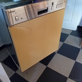 Kuchyňská linka se spotřebiči - 10