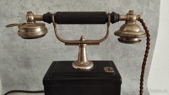 Krásný prvorepublikový starý telefon na kliku, štítek Praha - 10
