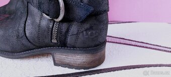 KOŽENÉ KOZAČKY S ROZŠIŘUJÍCÍM LEMEM - UGG - vel. 39 - 10