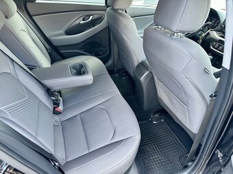 Hyundai i30 Fastback 1.5T-GDI 117KW MHEV DCT ZÁRUKA - 10
