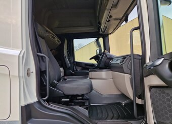 Scania P280 - valník s posuvnými plachtami - 19 palet - 10